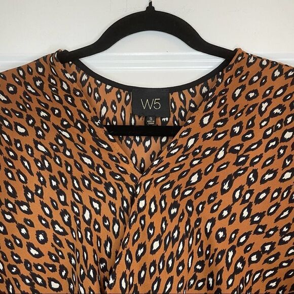 W5 Leopard Animal Print Short Sleeve Blouse Size Small - Picture 3 of 9
